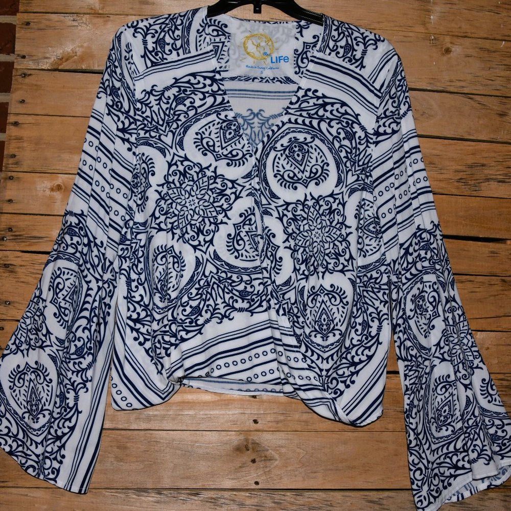 Blue Life blue and white long sleeve blouse size small